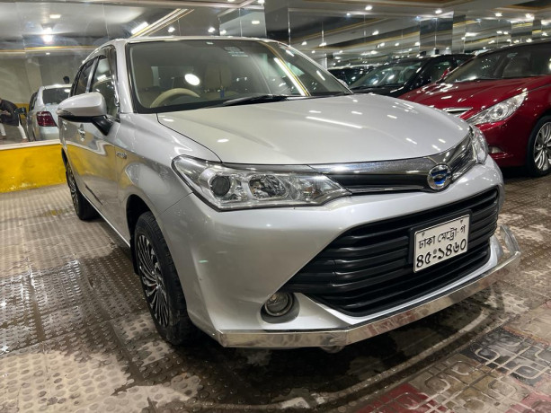 toyota-axio-hybrid-low-fuel-cost-2015-big-1