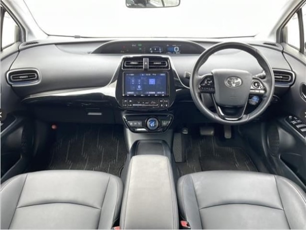 toyota-prius-s-tourng-pearl-2019-big-3