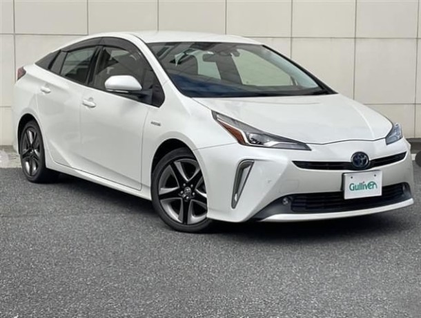 toyota-prius-s-tourng-pearl-2019-big-1