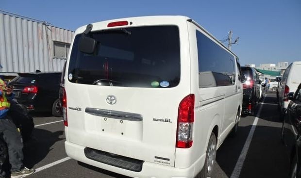 toyota-hiace-super-gl-key-start-2018-big-1