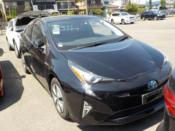 toyota-prius-a-preimum-big-0