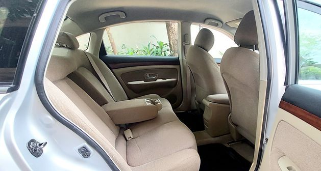 nissan-bluebird-sylphy-octane-drive-2011-big-4