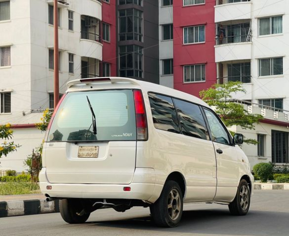 toyota-noah-deseal-engine-2000-big-1